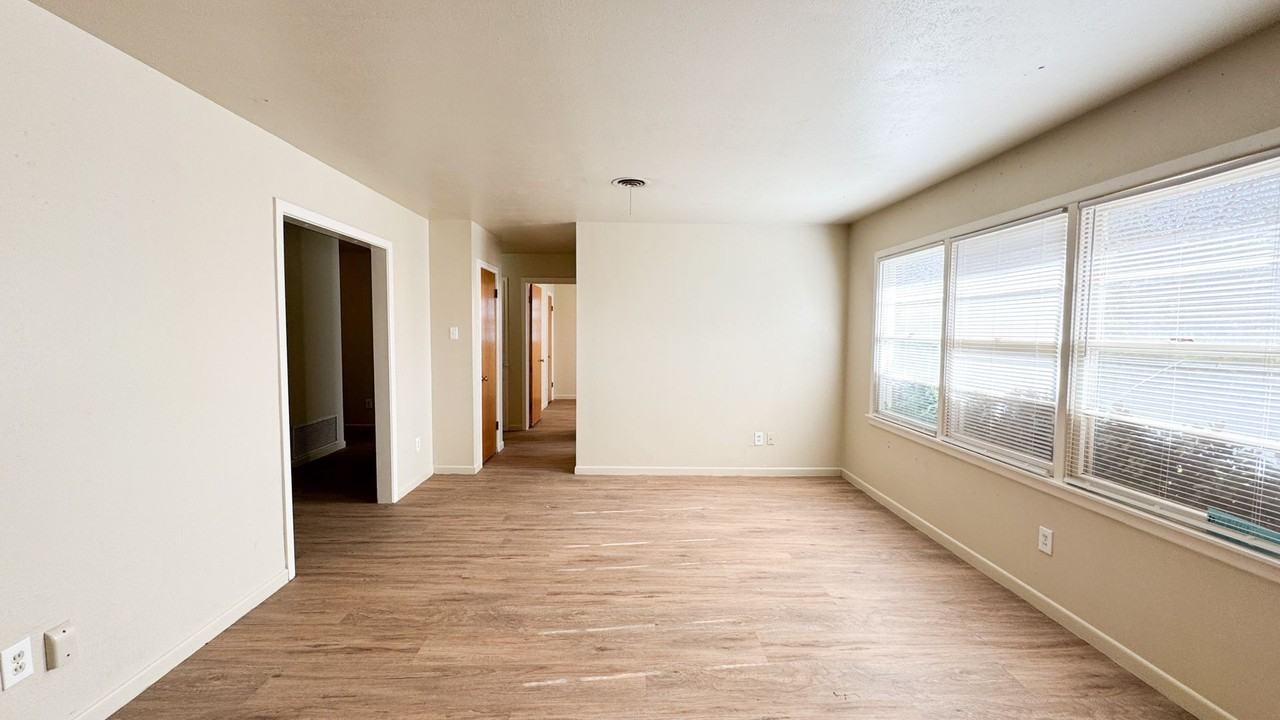 3034 57th St - Photo 7 of 23