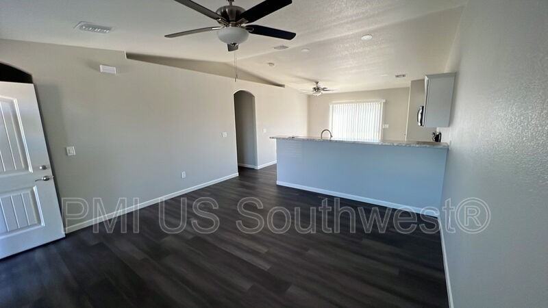 5018 S Rosemary Dr - Photo 3 of 19