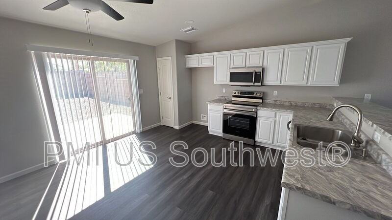 5018 S Rosemary Dr - Photo 4 of 19