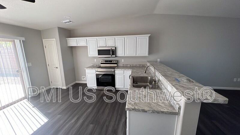 5018 S Rosemary Dr - Photo 5 of 19