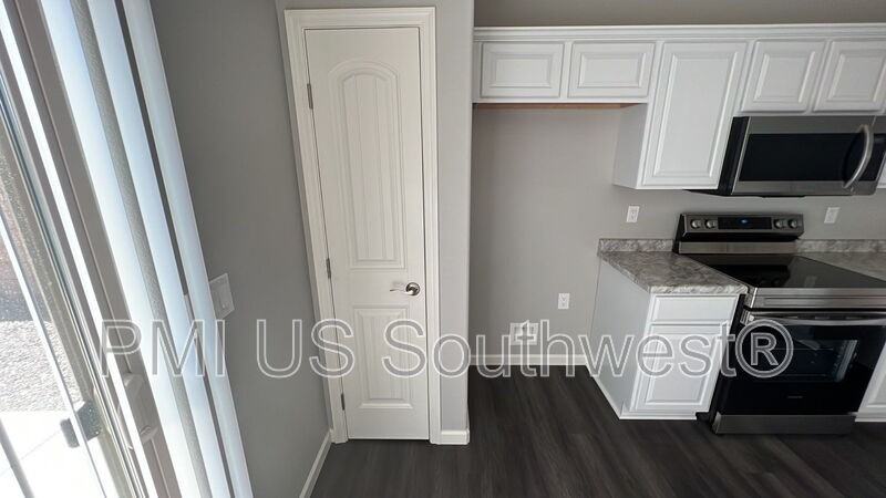 5018 S Rosemary Dr - Photo 6 of 19