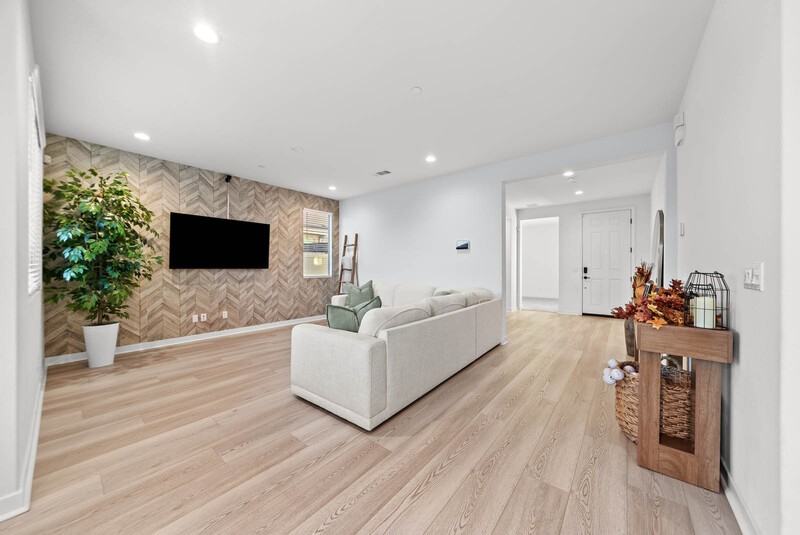 29963 Blue Ridge Ct - Photo 2 of 34