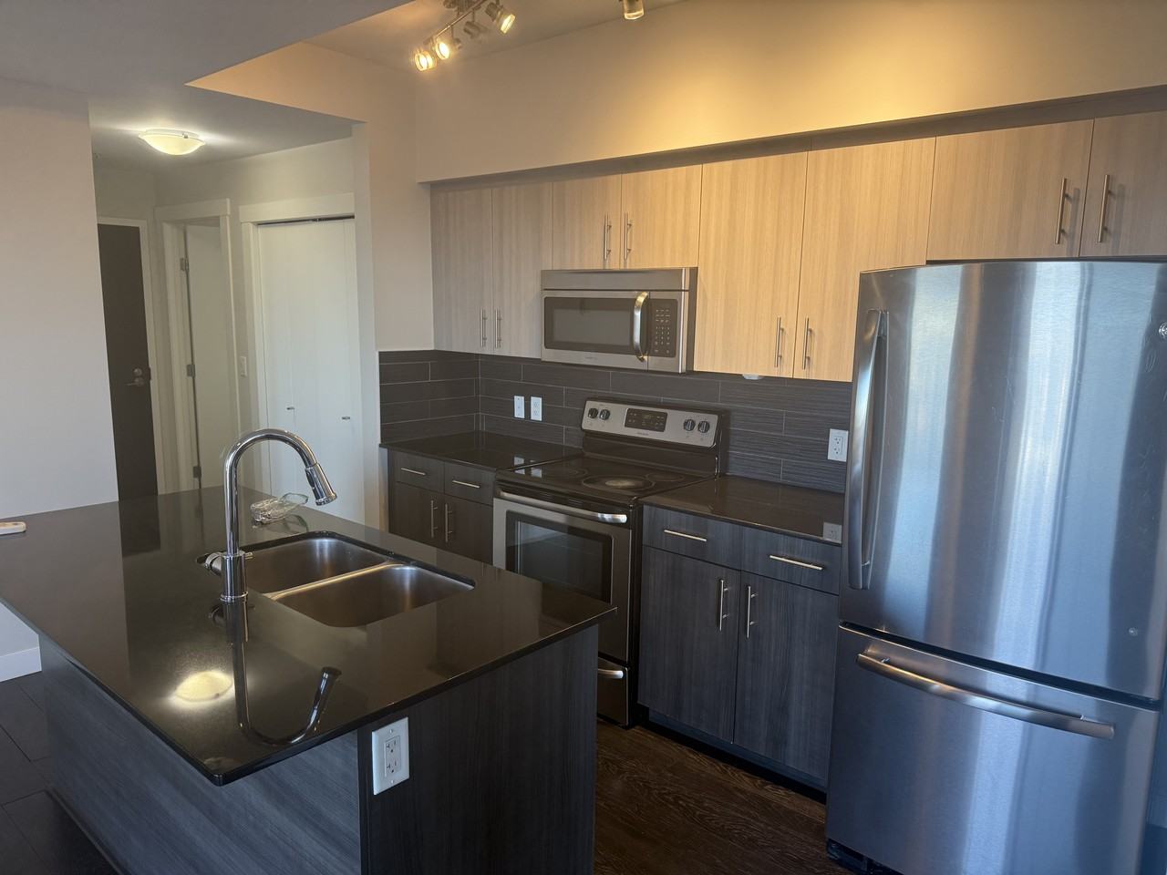 1907 104 St Nw - Photo 2 of 28