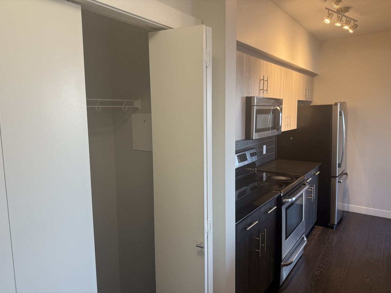 1907 104 St Nw - Photo 5 of 28