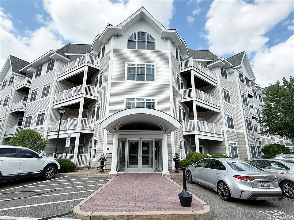 614 Pond St - Photo 2 of 8