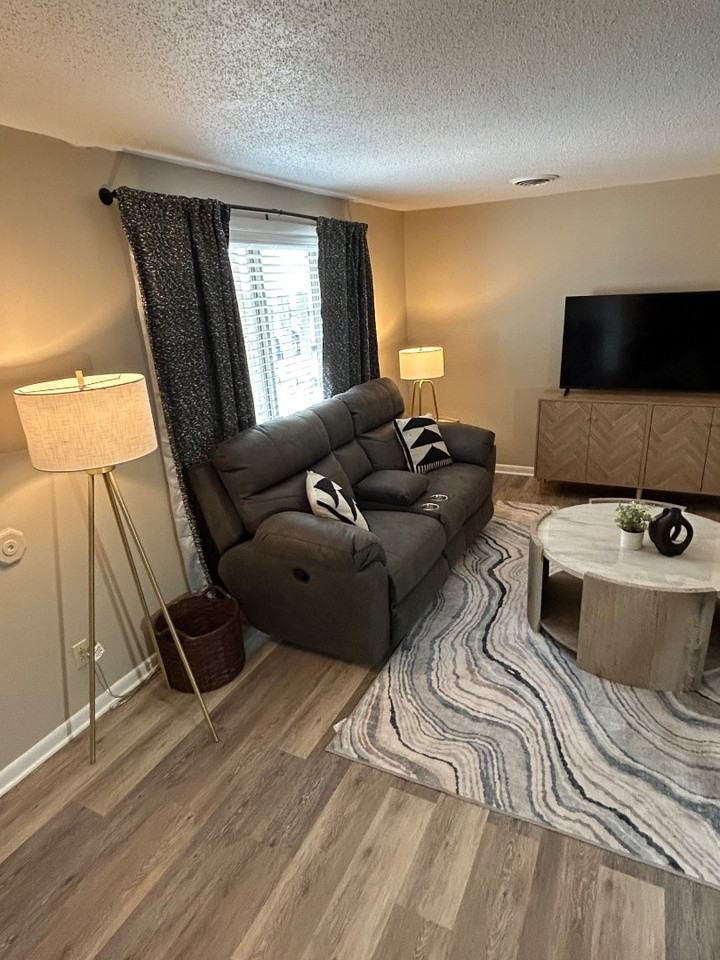 917 Davis Boulevard - Photo 2 of 10