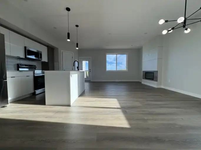 10238 128 Ave #B - Photo 4 of 14