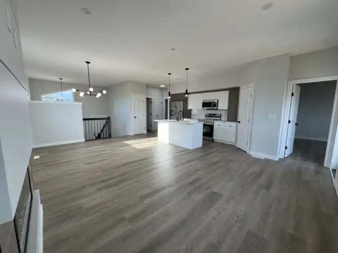 10238 128 Ave #B - Photo 5 of 14