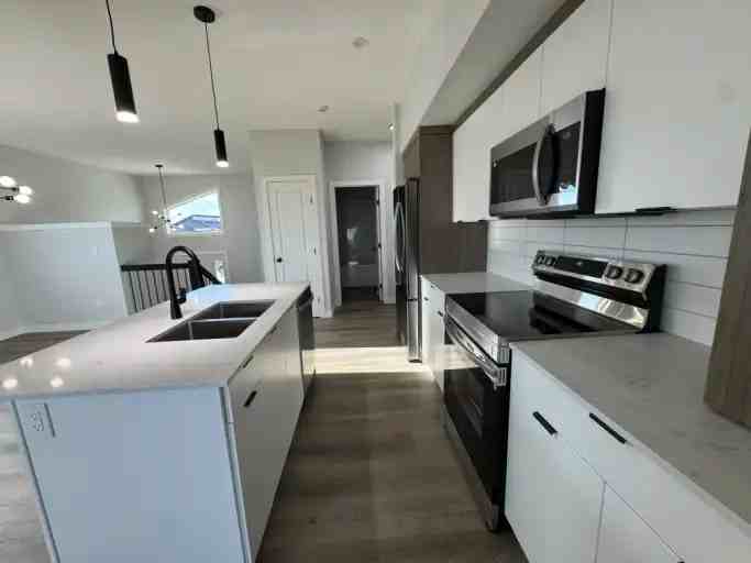 10238 128 Ave #B - Photo 7 of 14