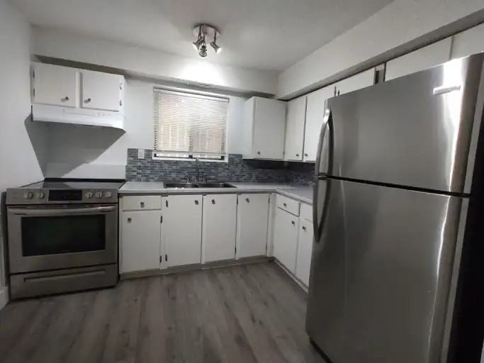 1920 31 Street SW #4 - Photo 3 of 11