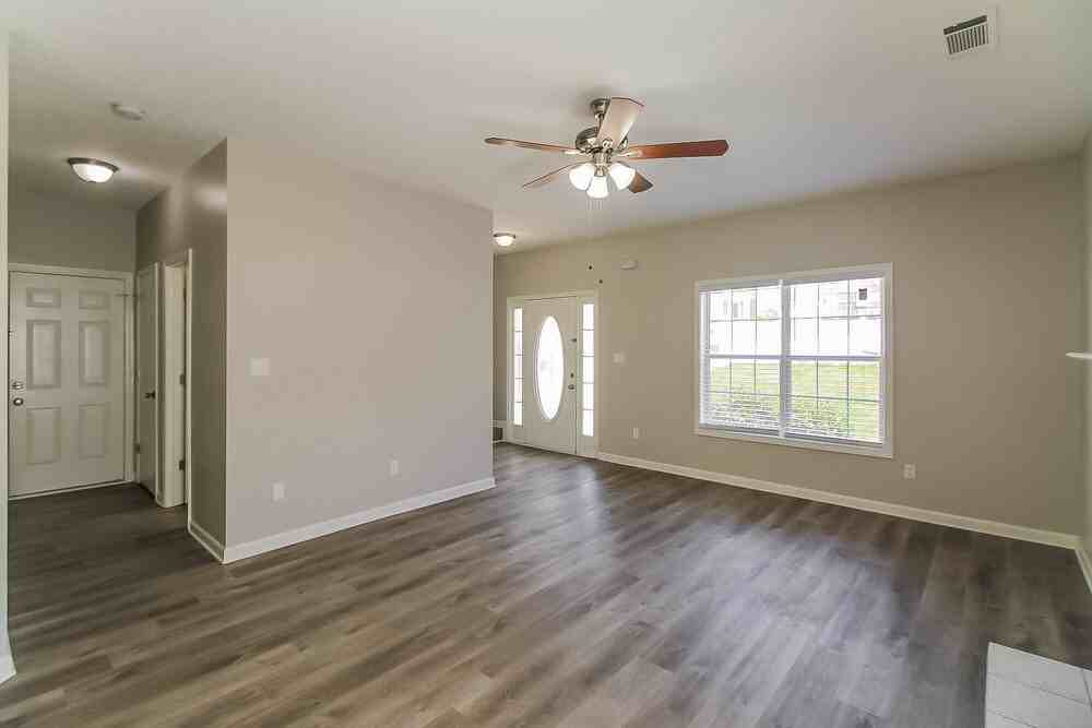 7047 Cheswick Dr - Photo 5 of 17