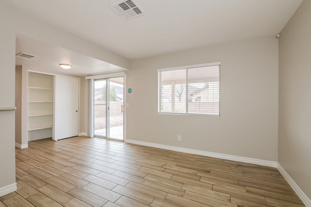 824 Crabapple Dr - Photo 6 of 17