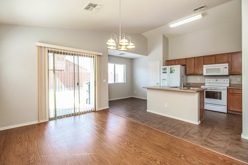 3329 W Wayland Dr - Photo 5 of 15