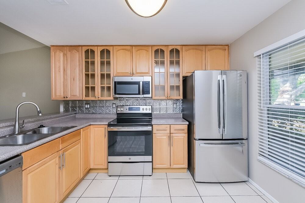 908 Pine Ridge Cir E - Photo 5 of 16