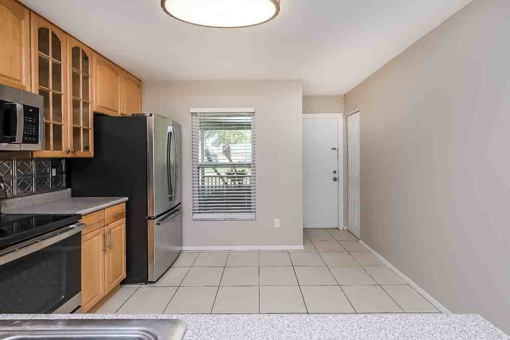 908 Pine Ridge Cir E - Photo 6 of 16