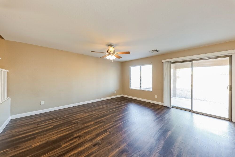 12542 W Lisbon Ln - Photo 4 of 17