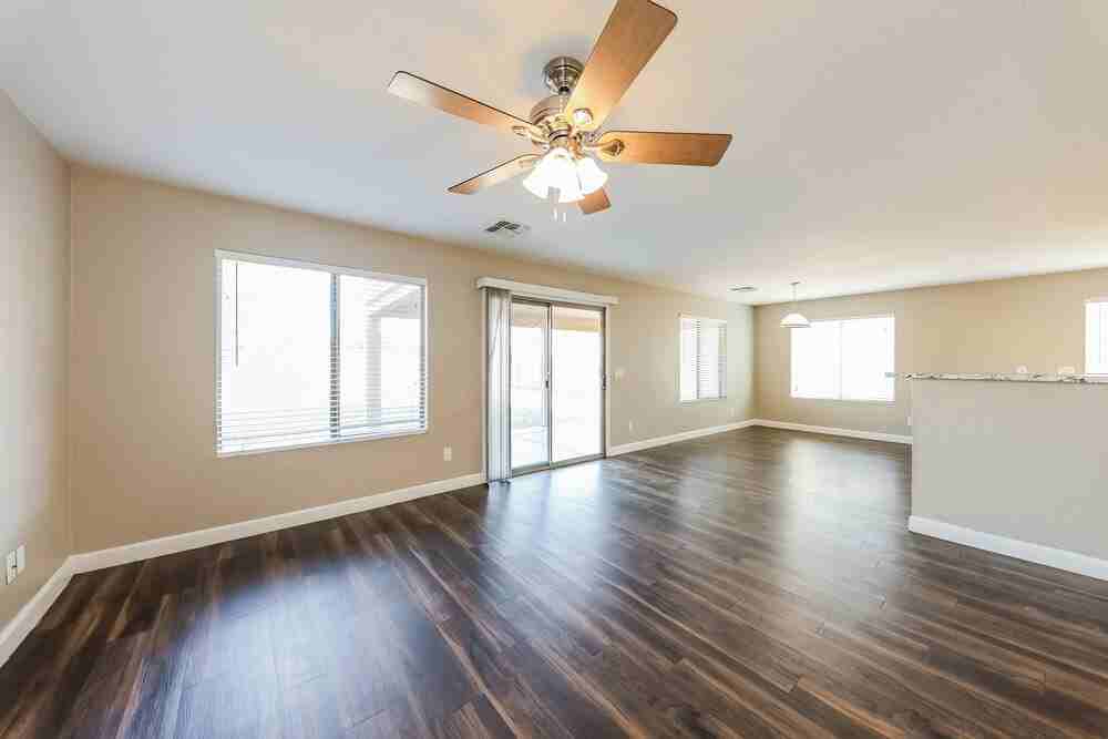 12542 W Lisbon Ln - Photo 5 of 17