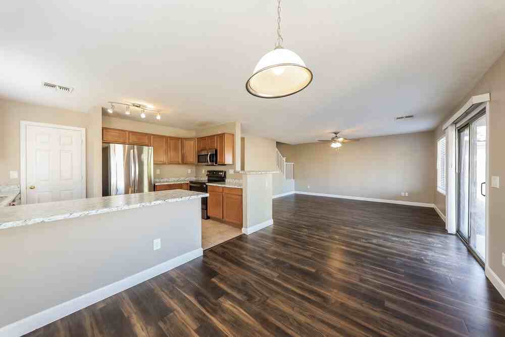 12542 W Lisbon Ln - Photo 6 of 17