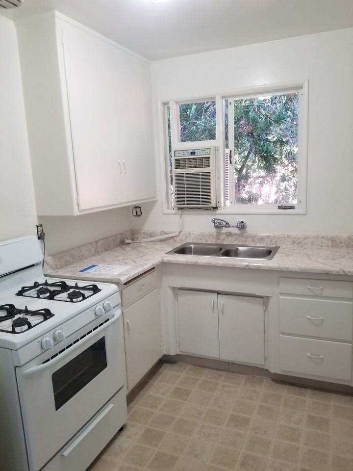 912 North Genesee Avenue #7