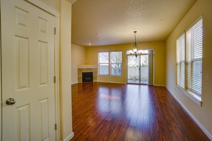 3728 Northwest 122nd Street - Photo 6 of 32