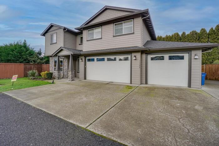 11306 Northeast 107th Circle - Photo 3 of 37