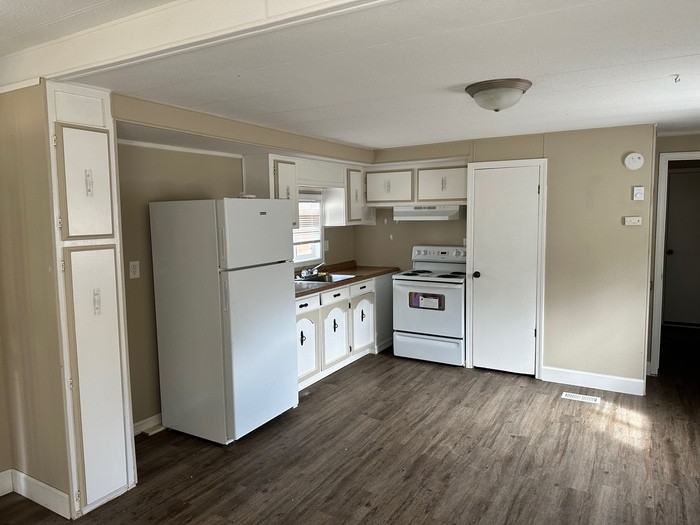 141 Camelot Dr - Photo 3 of 6