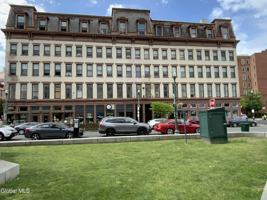 featured image of 5 Broadway #507