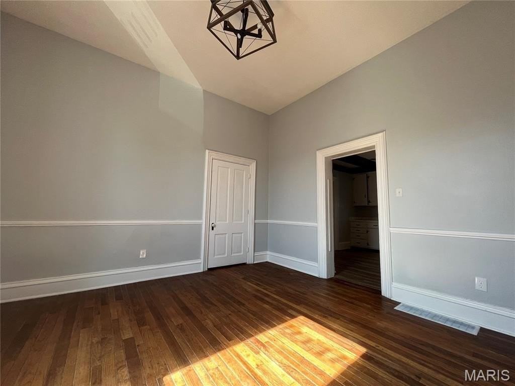 237 N Clinton St - Photo 3 of 16