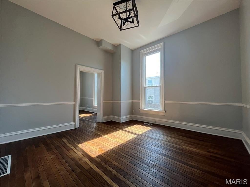 237 N Clinton St - Photo 4 of 16