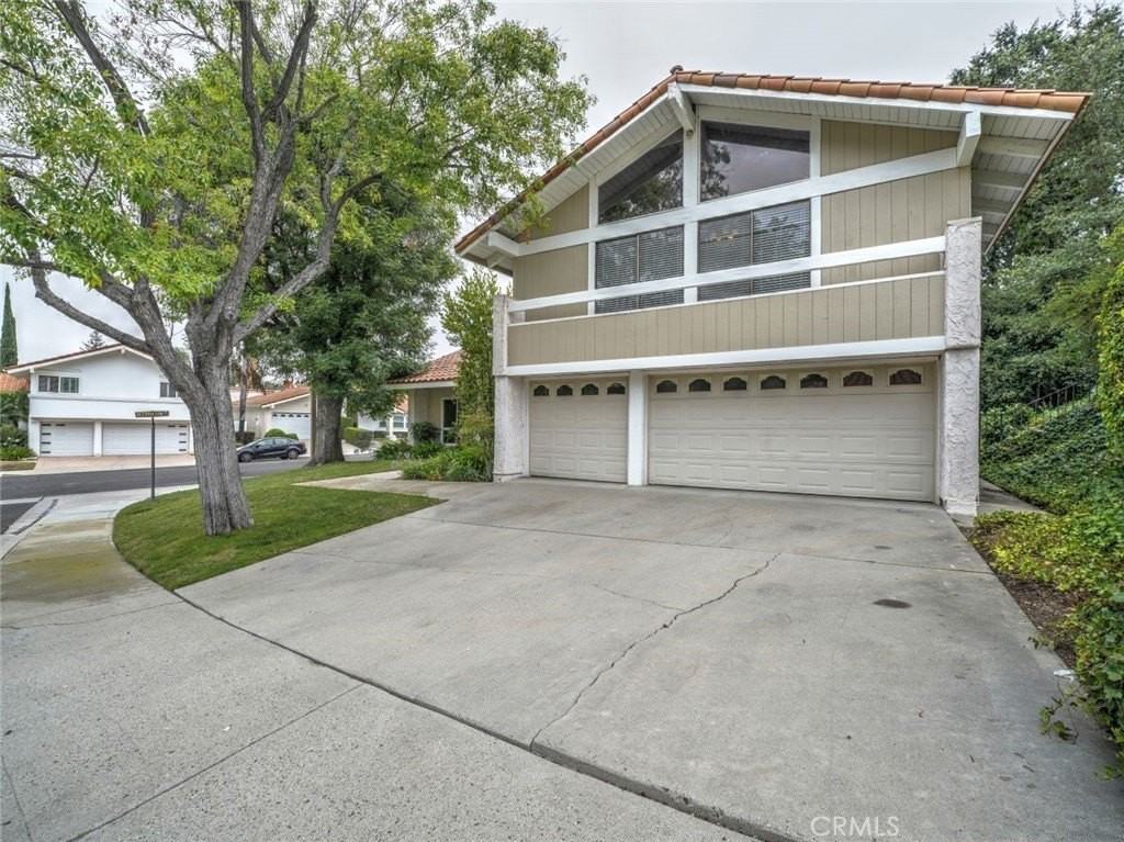 912 Brightstone Court - Photo 6 of 49