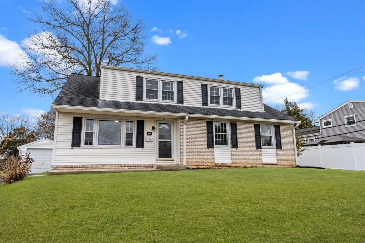 131 Kipling Drive - Photo 3 of 36