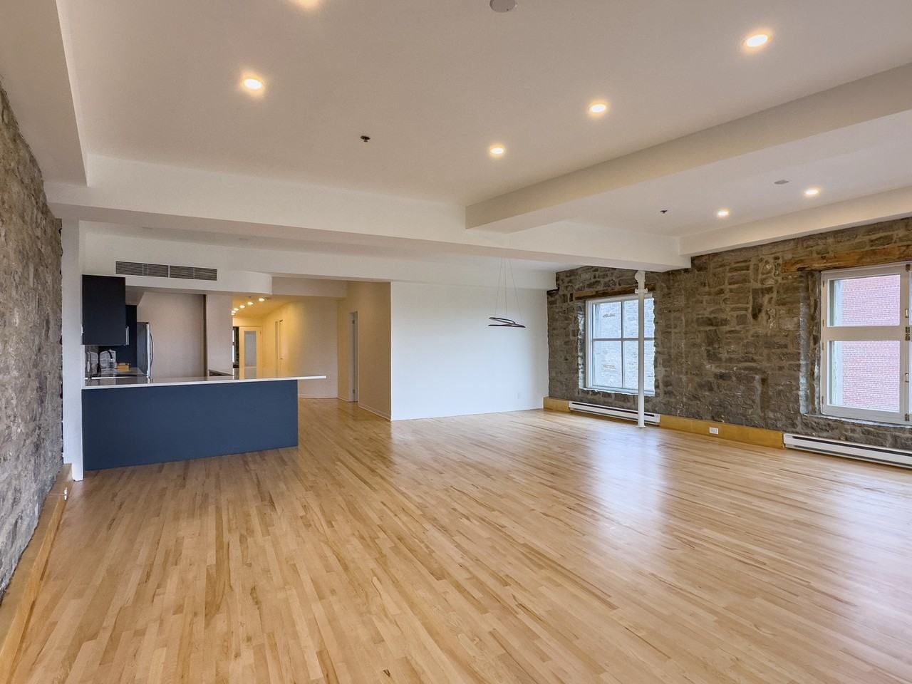 36 Rue Saint-Paul East #300 - Photo 3 of 10