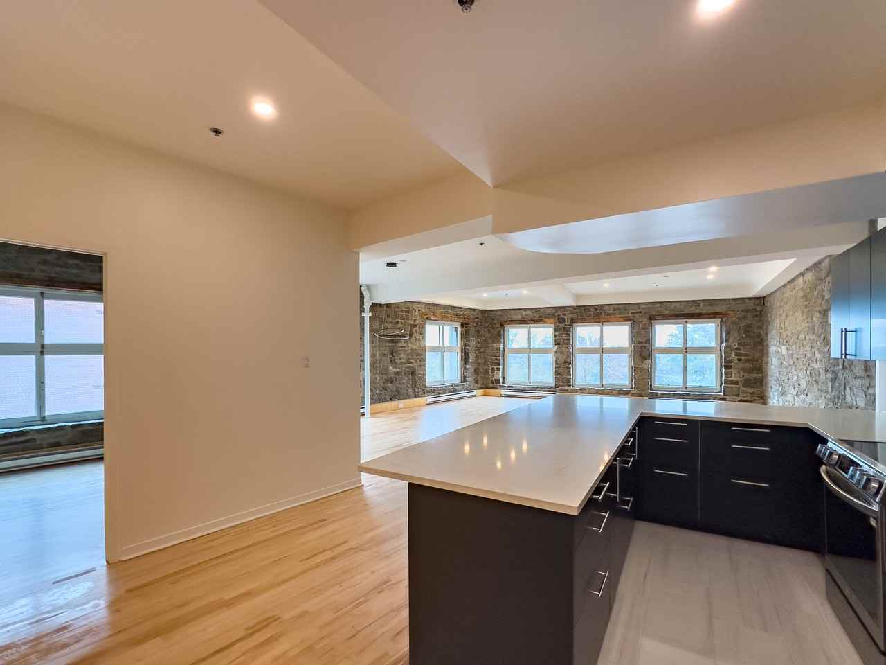 36 Rue Saint-Paul East #300 - Photo 4 of 10