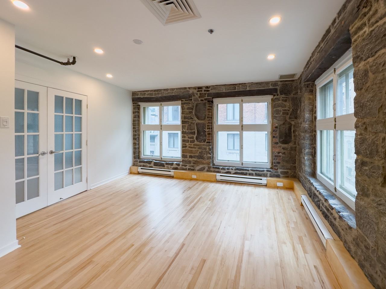 36 Rue Saint-Paul East #300 - Photo 5 of 10