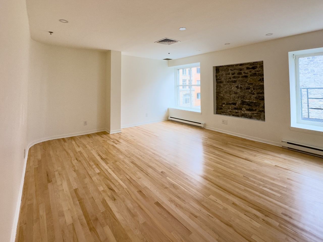 36 Rue Saint-Paul East #300 - Photo 6 of 10