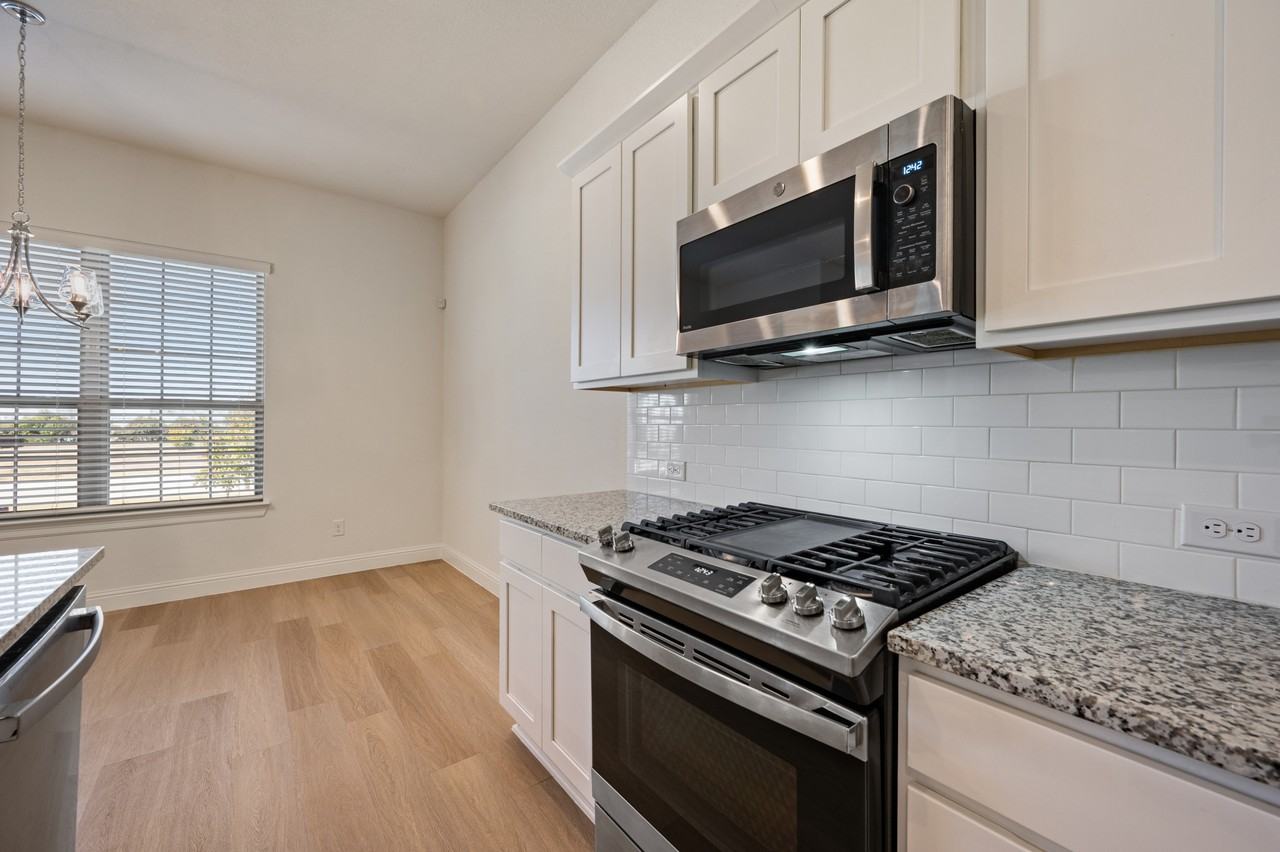 6580 Iron Horse Blvd #1 - Photo 6 of 30