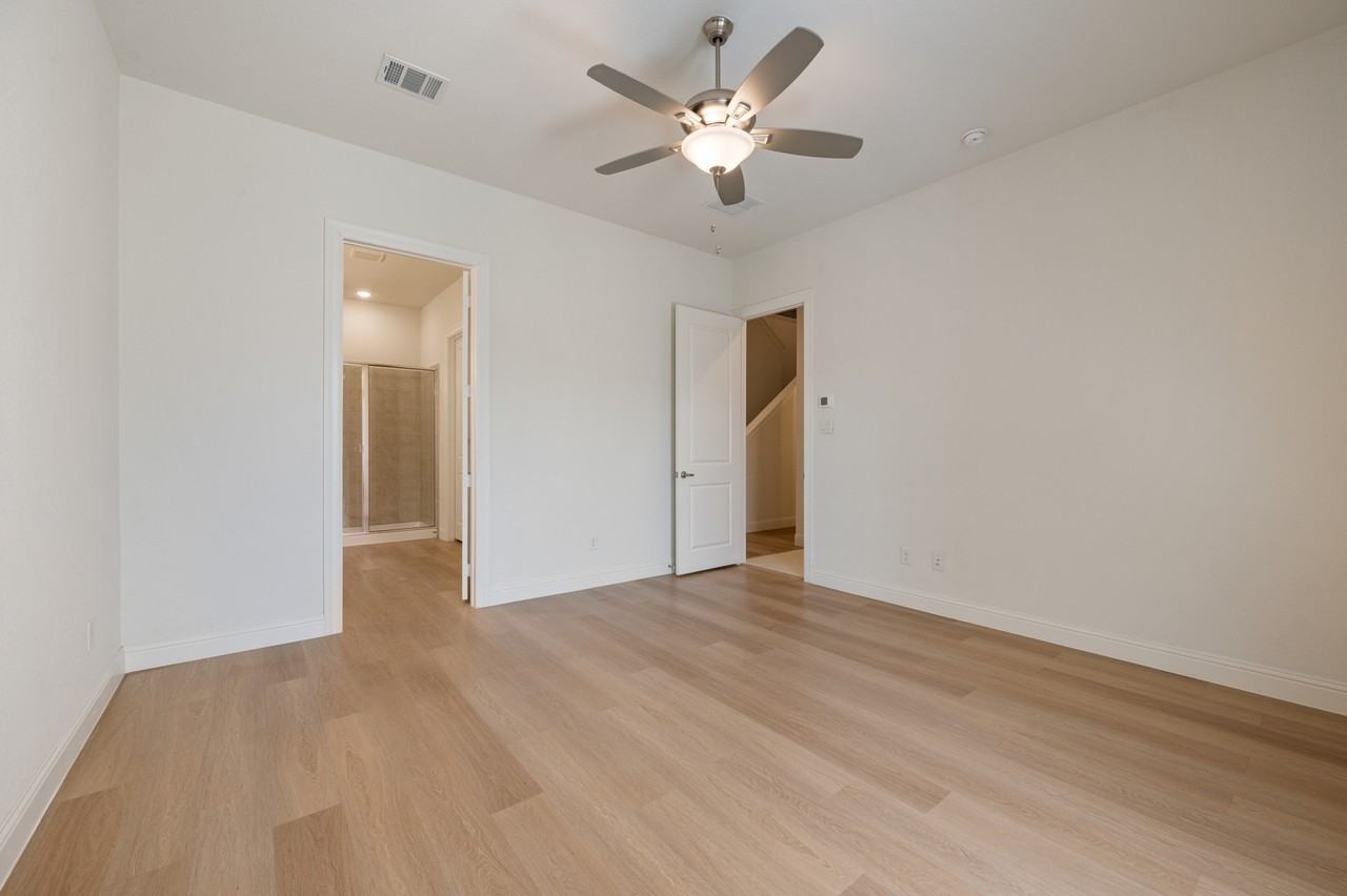 6580 Iron Horse Blvd #1 - Photo 5 of 30