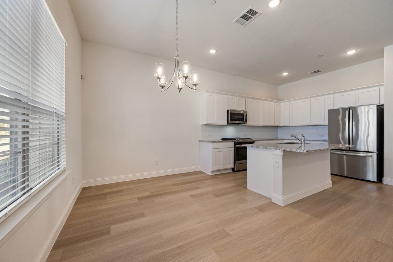 6580 Iron Horse Blvd #1 - Photo 5 of 30