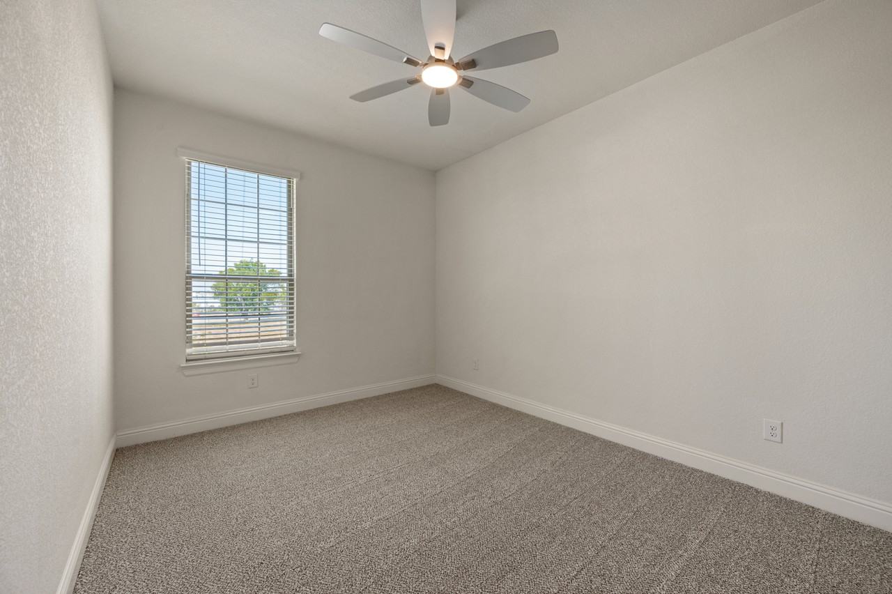 6580 Iron Horse Blvd #1 - Photo 6 of 30