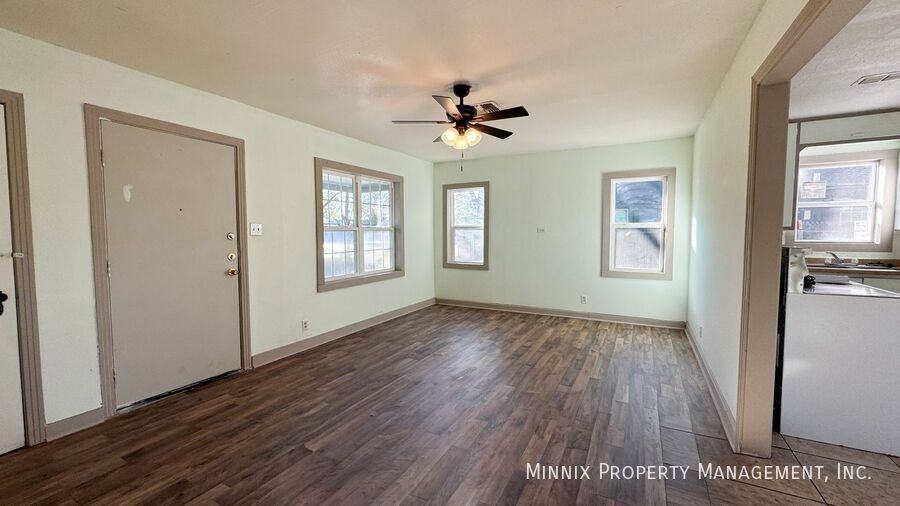 2508 30th St - Photo 4 of 12