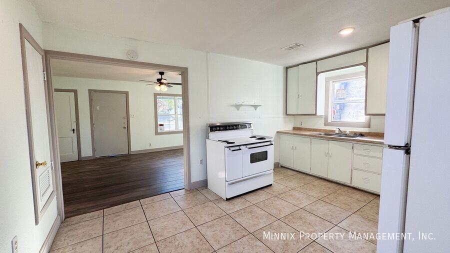 2508 30th St - Photo 6 of 12