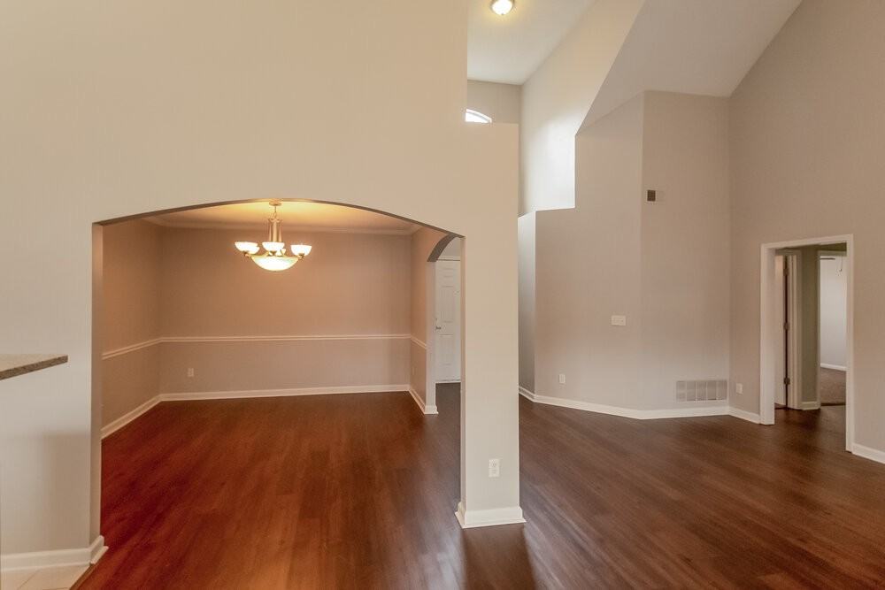 6300 Sandbourne E - Photo 4 of 15