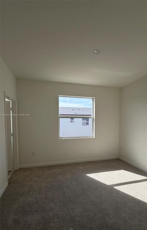 15584 Sw 276th Ter #15584 - Photo 5 of 10