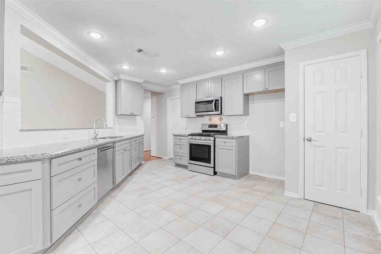 2410 Clear Ridge Dr #2410 - Photo 2 of 24