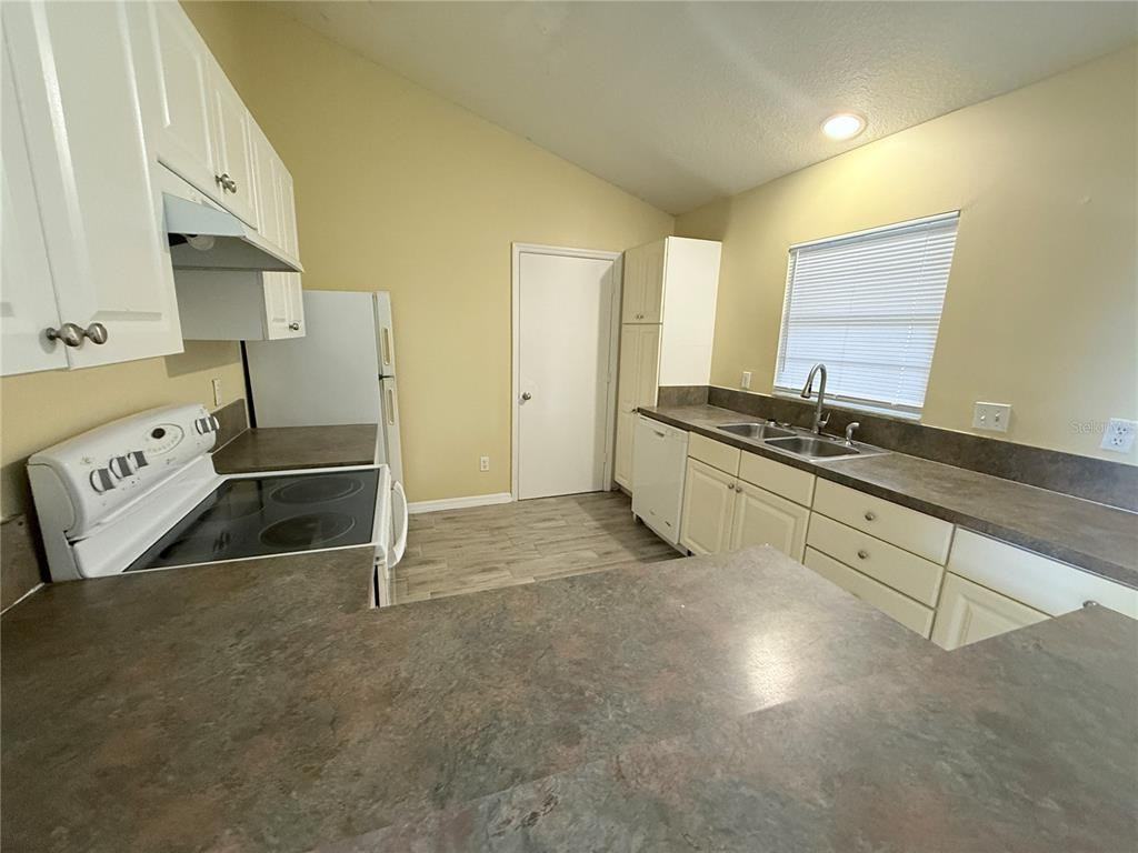 3140 Enclave Ct #3140 - Photo 5 of 10