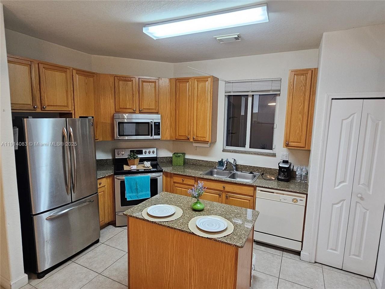 11551 Nw 79th Ln #11551 - Photo 4 of 36