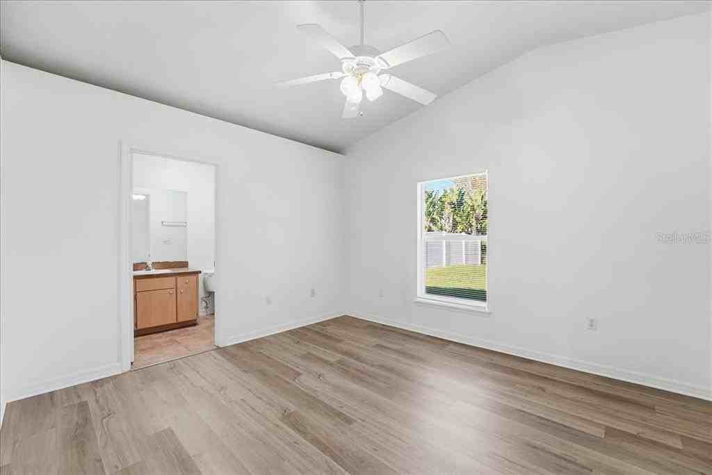 933 Pecan St #933 - Photo 3 of 13