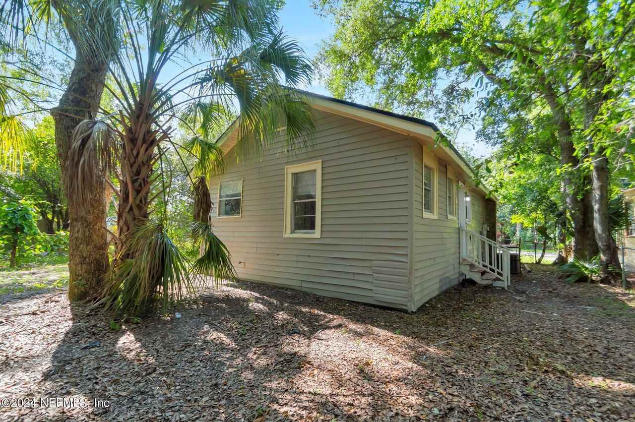 859 W 28th St #859 - Photo 4 of 16