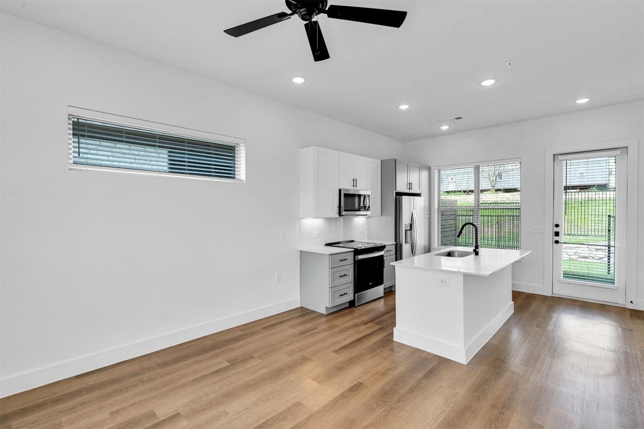 1488 1488 Bernard Street #1488 - Photo 4 of 27