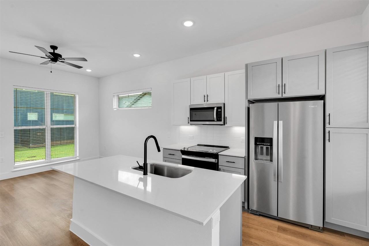 1488 1488 Bernard Street #1488 - Photo 6 of 27